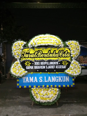 Papan Bunga Duka di Aertembaga